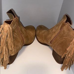 🌸NWOB Coconuts by Matisse suede fringe ankle boot